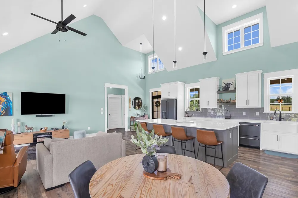 224 James King Road Zavalla, TX 75980