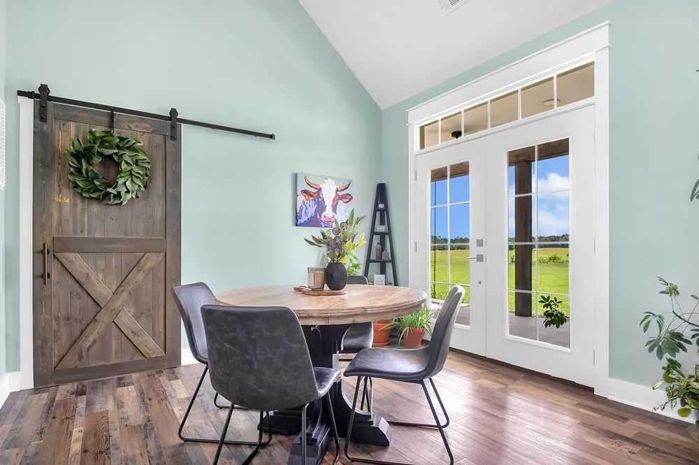 224 James King Road Zavalla, TX 75980