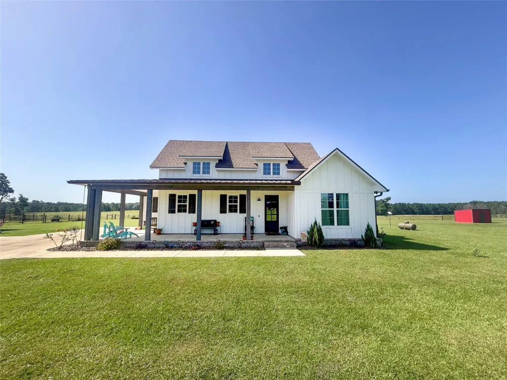 224 James King Road Zavalla, TX 75980