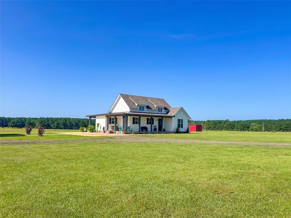 224 James King Road Zavalla, TX 75980
