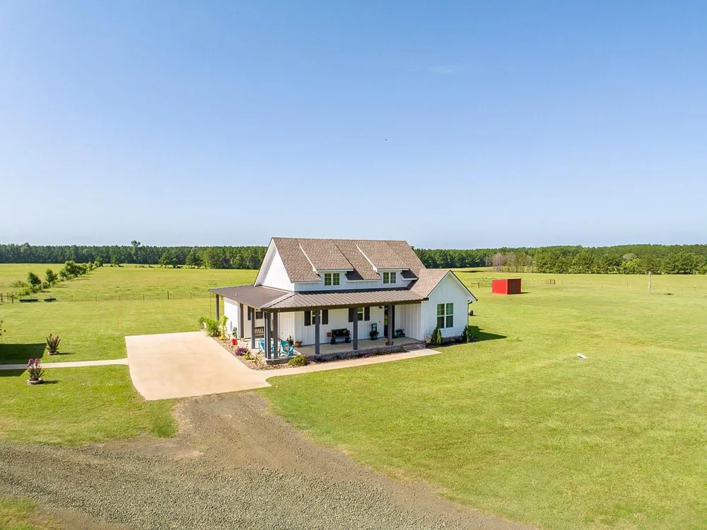 224 James King Road Zavalla, TX 75980