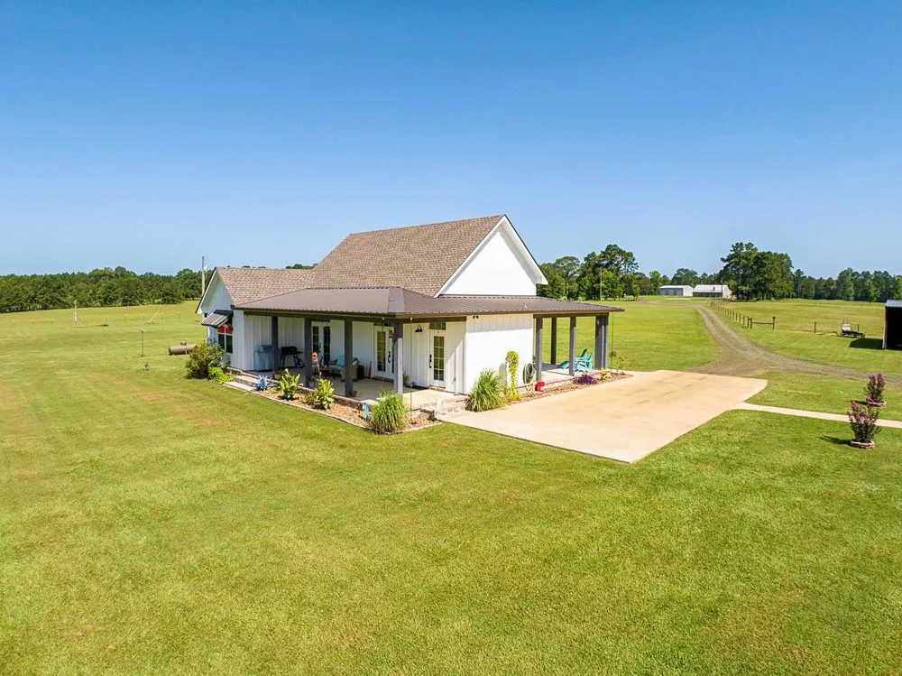 224 James King Road Zavalla, TX 75980