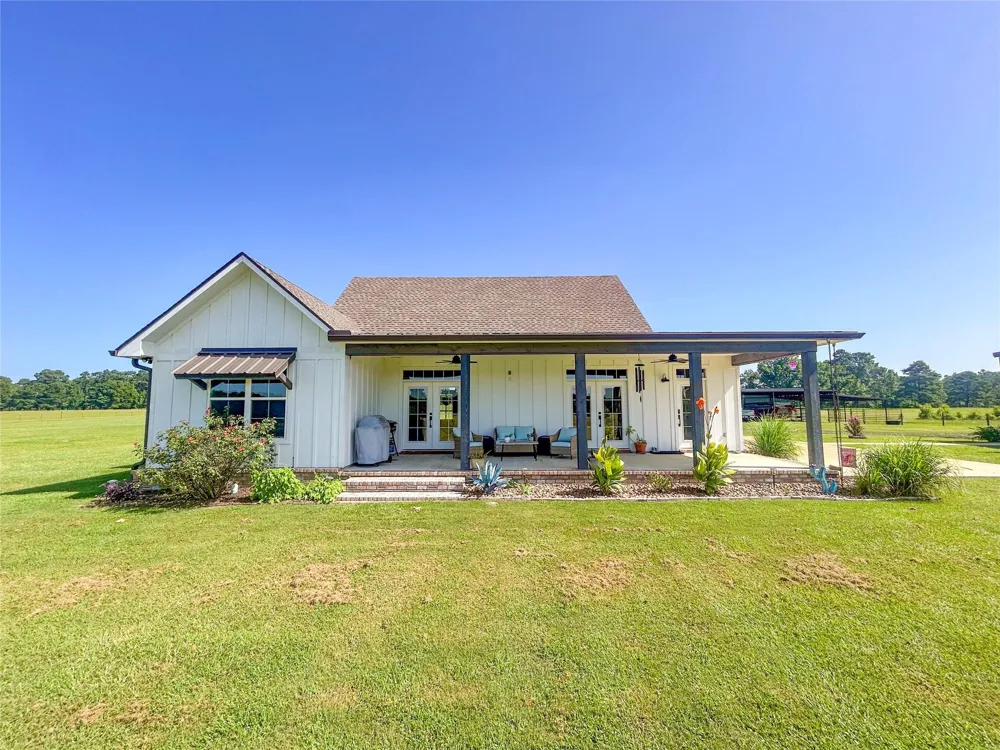 224 James King Road Zavalla, TX 75980