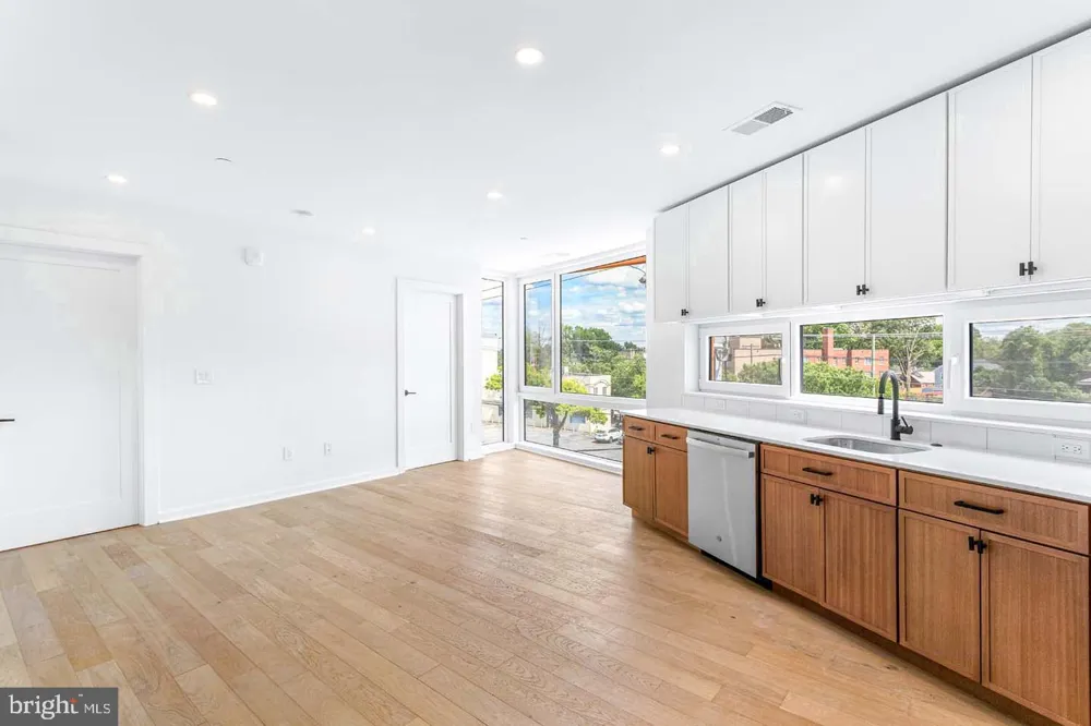 1522 RHODE ISLAND AVENUE NE #301 Washington, DC 20018