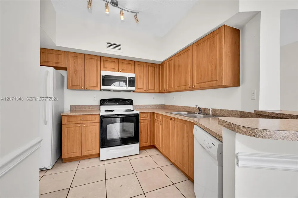 1280 S Alhambra Cir #2413 Coral Gables, FL 33146