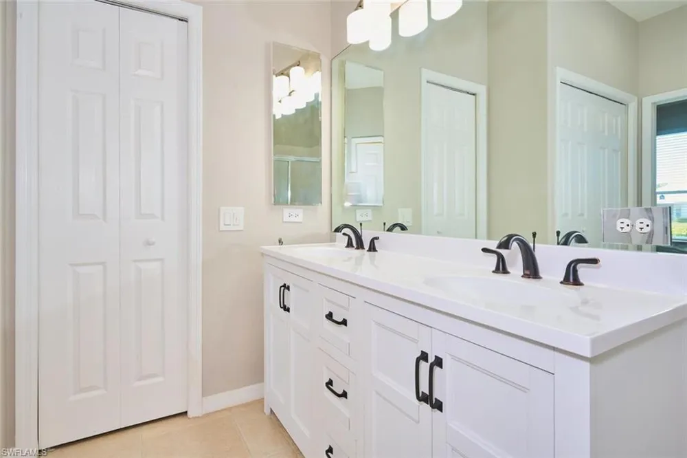 8909 Bristol BEND Fort Myers, FL 33908
