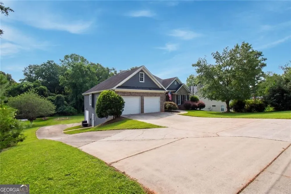 93 Overlook CIR Dawsonville, GA 30534