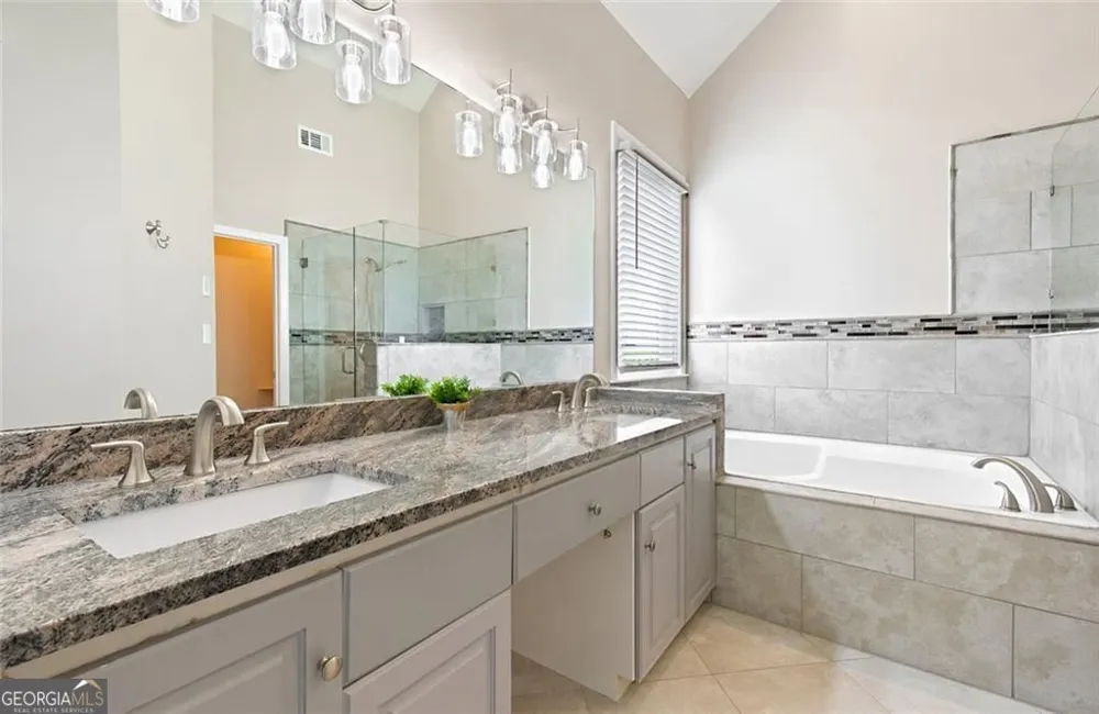 93 Overlook CIR Dawsonville, GA 30534