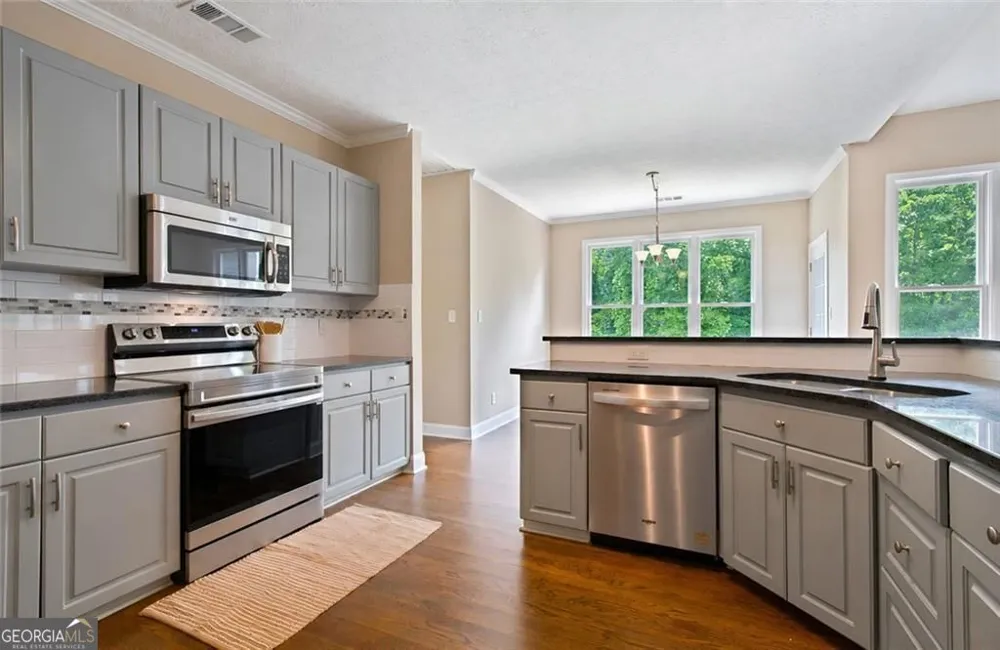 93 Overlook CIR Dawsonville, GA 30534