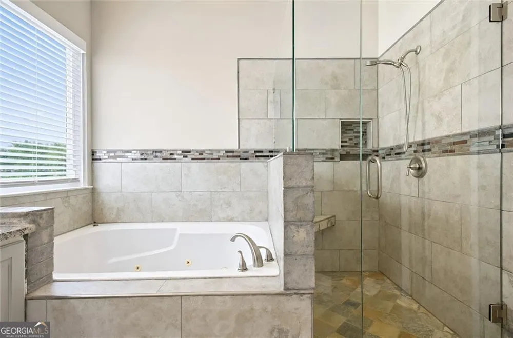 93 Overlook CIR Dawsonville, GA 30534