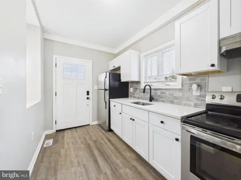 300 W CHESAPEAKE AVENUE #1