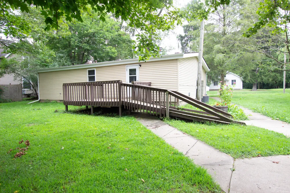 318 S East Street Cassopolis, MI 49031