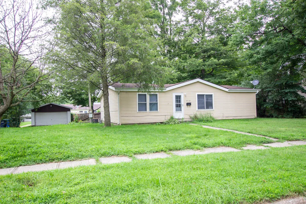 318 S East Street Cassopolis, MI 49031