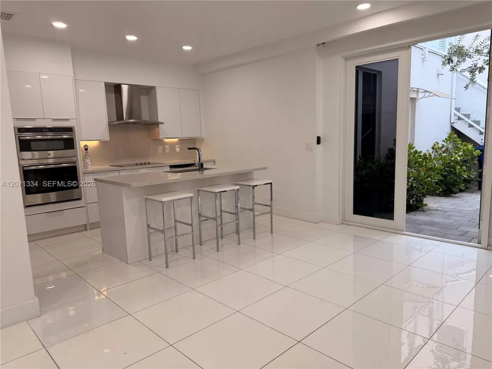 10330 NW 66 ST #10330 Doral, FL 33178