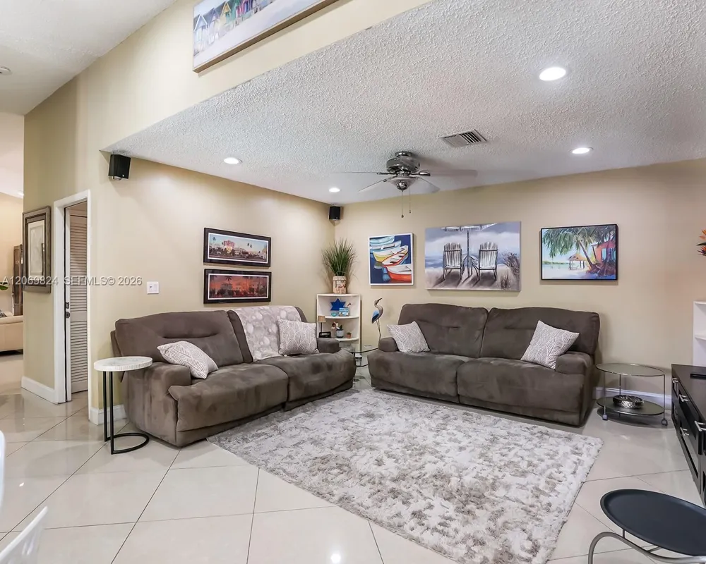 11723 SW 95th Ter Miami, FL 33186