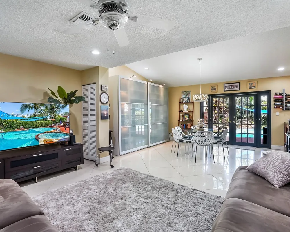 11723 SW 95th Ter Miami, FL 33186