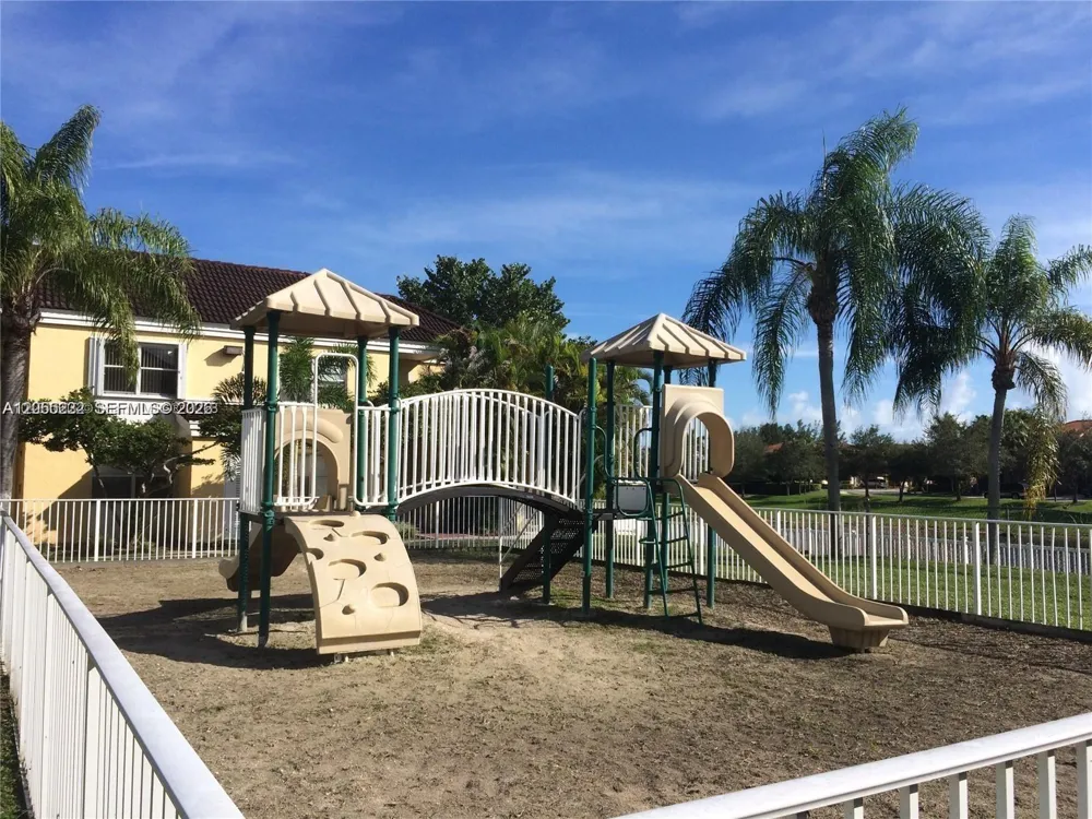 8580 SW 212th St #307 Cutler Bay, FL 33189