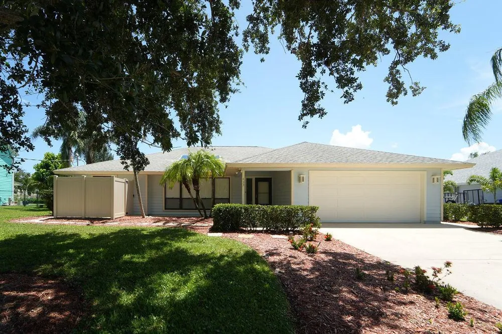 433 12th Street SE Vero Beach, FL 32962