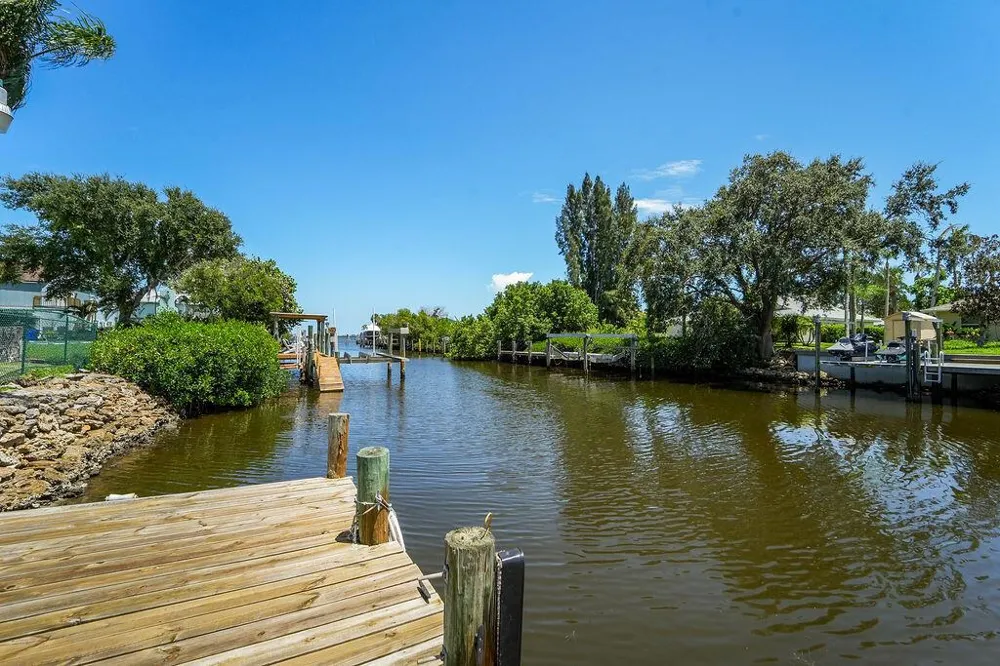 433 12th Street SE Vero Beach, FL 32962