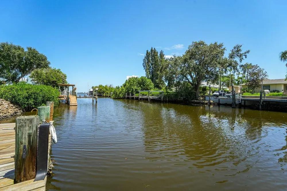 433 12th Street SE Vero Beach, FL 32962