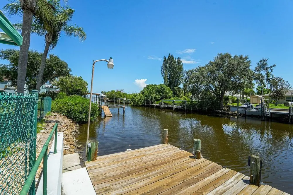 433 12th Street SE Vero Beach, FL 32962