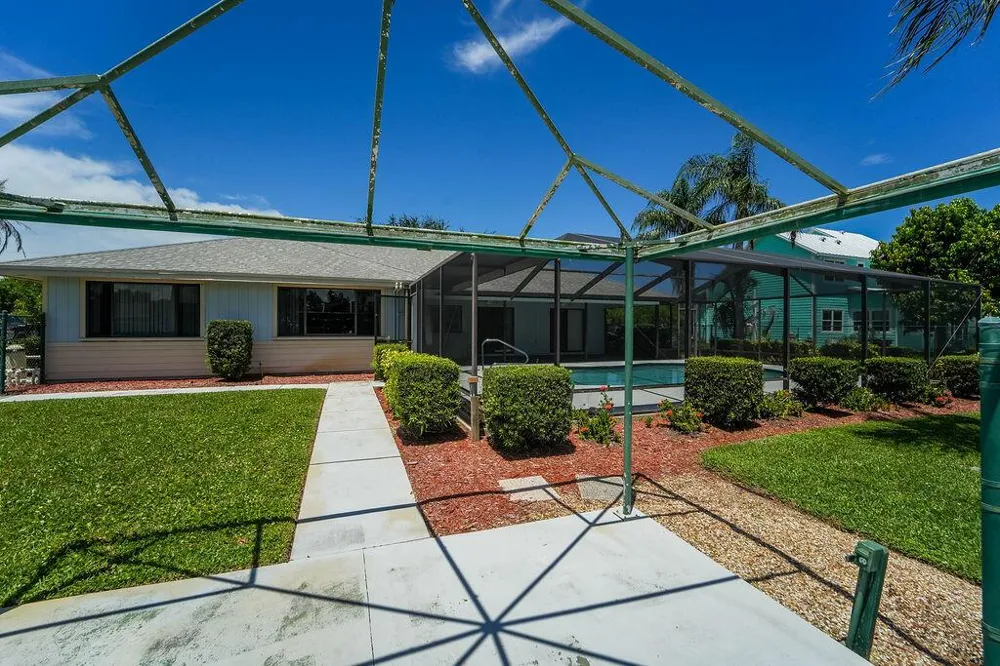 433 12th Street SE Vero Beach, FL 32962