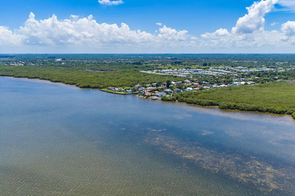 433 12th Street SE Vero Beach, FL 32962
