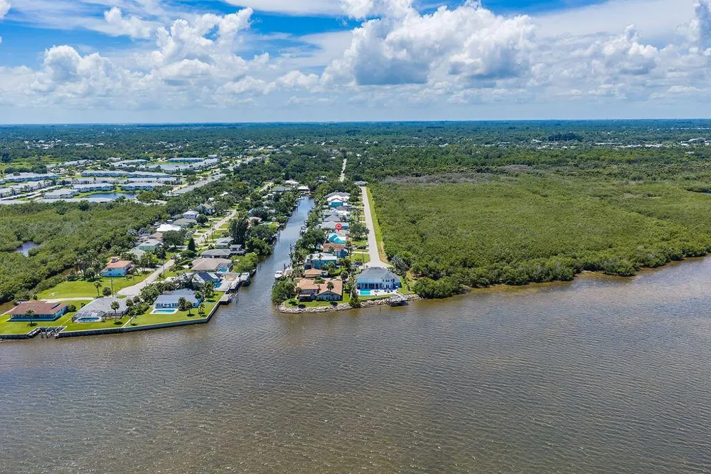 433 12th Street SE Vero Beach, FL 32962