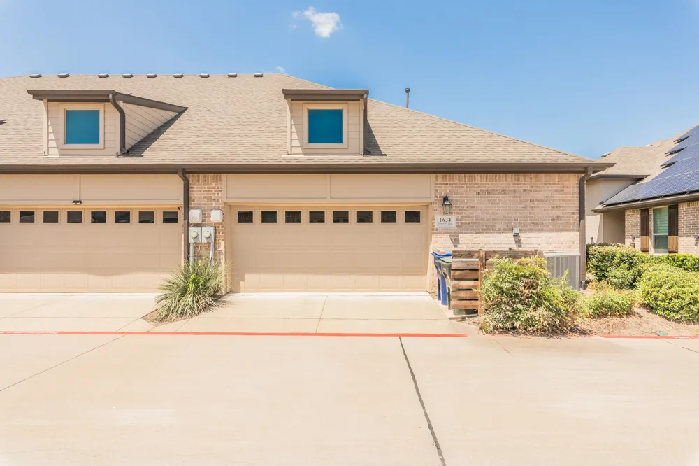 1634 Dewberry Lane Garland, TX 75042