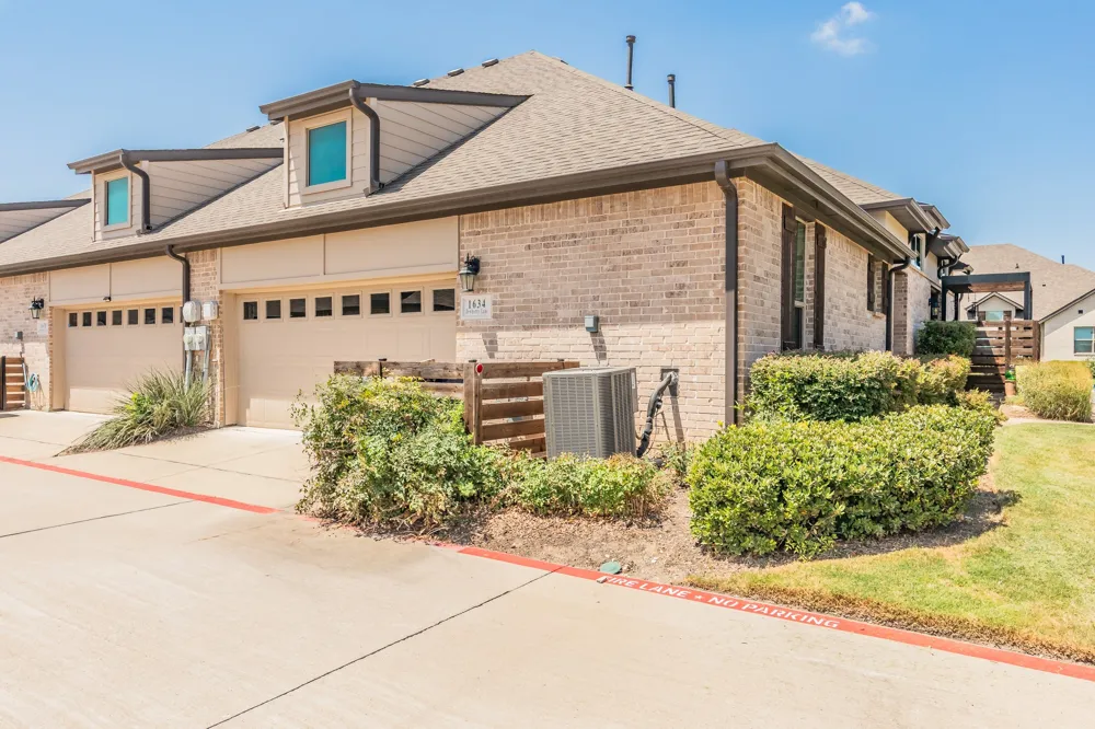 1634 Dewberry Lane Garland, TX 75042