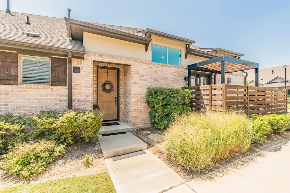 1634 Dewberry Lane Garland, TX 75042
