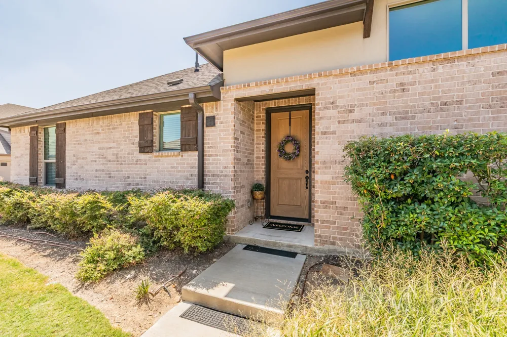 1634 Dewberry Lane Garland, TX 75042