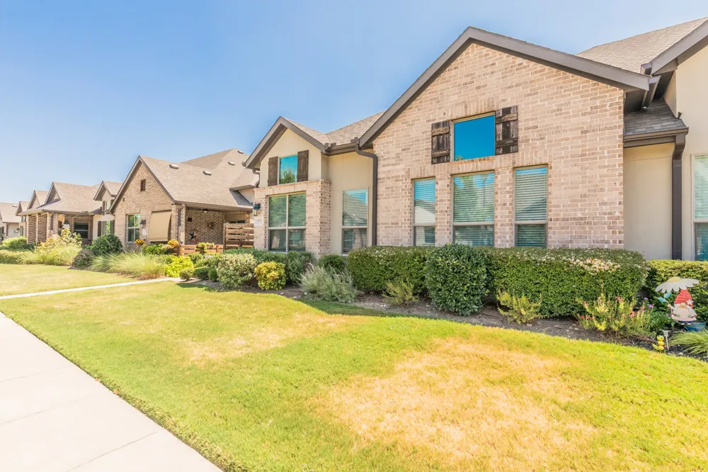 1634 Dewberry Lane Garland, TX 75042