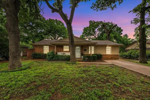 2244 Cambridge Drive