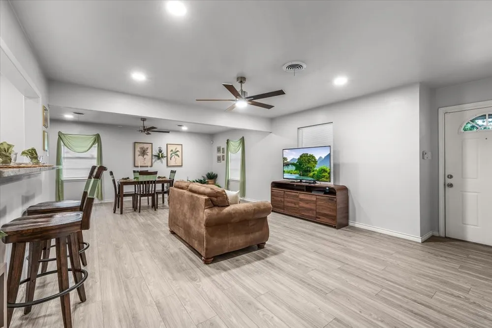 2244 Cambridge Drive Irving, TX 75061