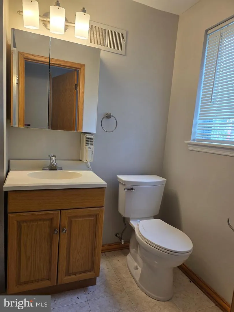 812 LEEDS LANE Newark, DE 19711