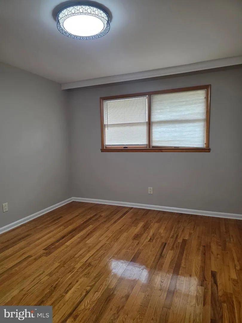 812 LEEDS LANE Newark, DE 19711