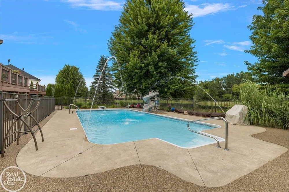 62682 Coralburst Drive Washington Township, MI 48094