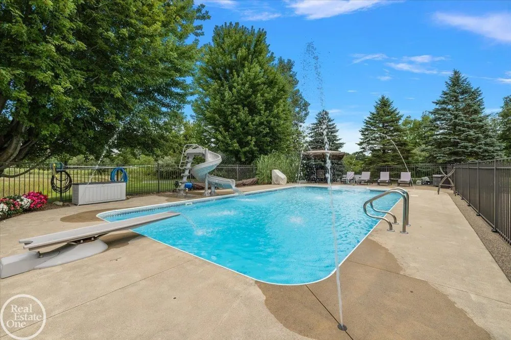 62682 Coralburst Drive Washington Township, MI 48094