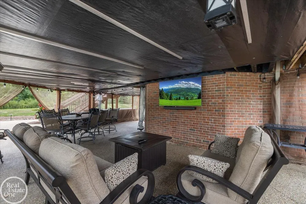 62682 Coralburst Drive Washington Township, MI 48094