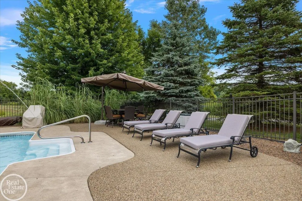 62682 Coralburst Drive Washington Township, MI 48094