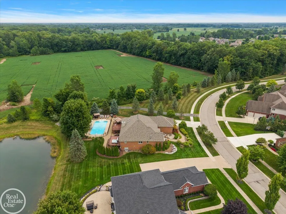62682 Coralburst Drive Washington Township, MI 48094