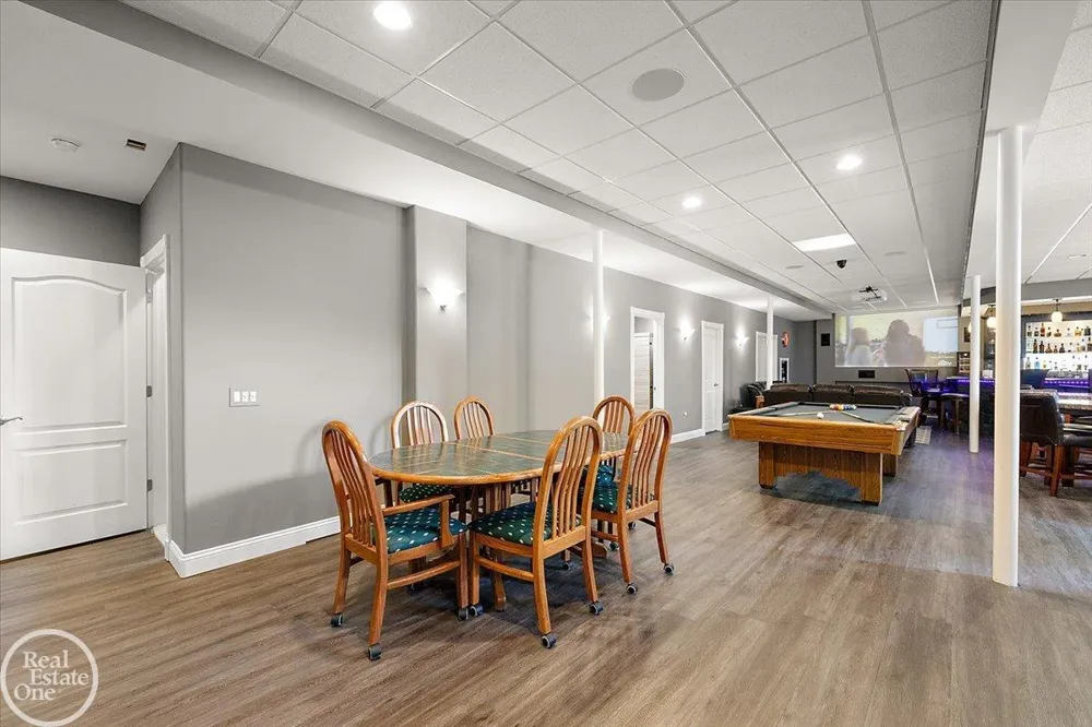 62682 Coralburst Drive Washington Township, MI 48094