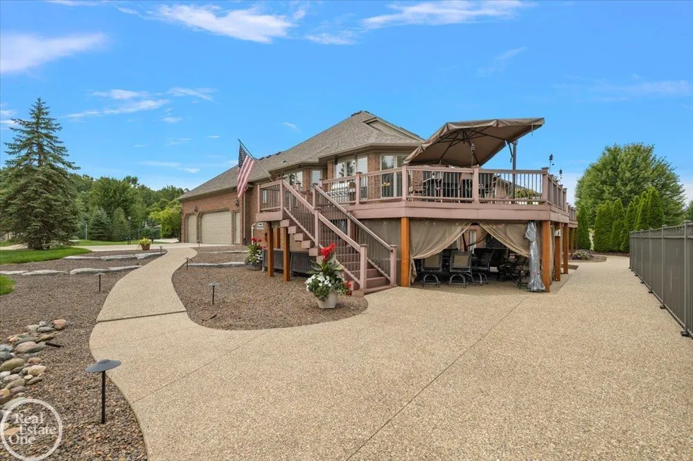 62682 Coralburst Drive Washington Township, MI 48094