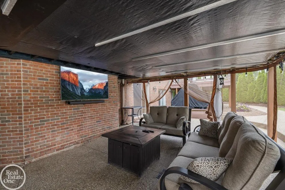 62682 Coralburst Drive Washington Township, MI 48094