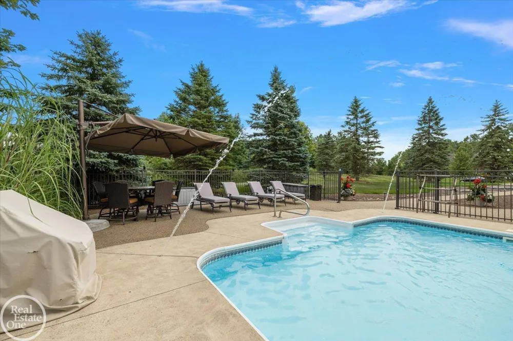 62682 Coralburst Drive Washington Township, MI 48094