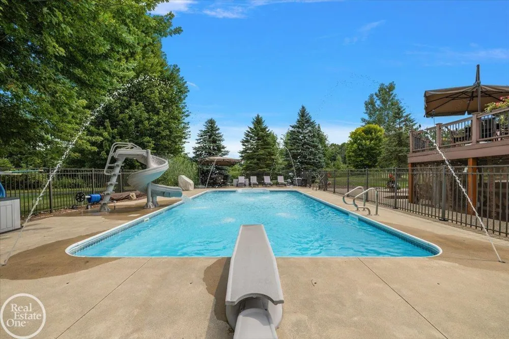 62682 Coralburst Drive Washington Township, MI 48094