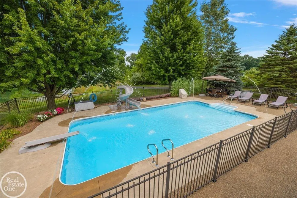 62682 Coralburst Drive Washington Township, MI 48094