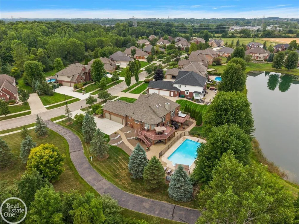 62682 Coralburst Drive Washington Township, MI 48094