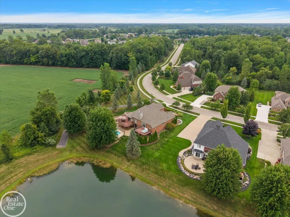 62682 Coralburst Drive Washington Township, MI 48094